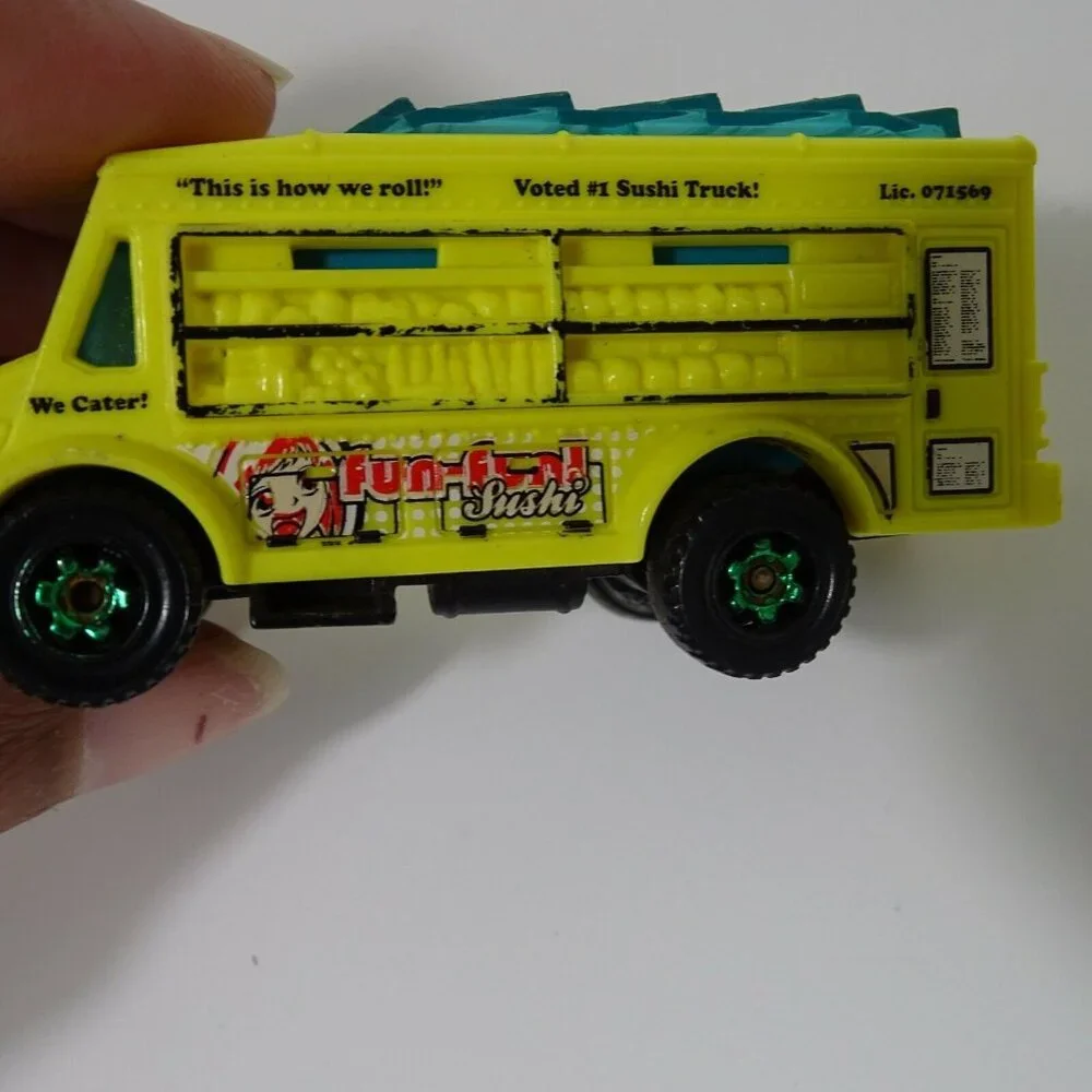 Mixed Lot of 13 Matchbox Vehicles Cars Bus Food Truck Equipment Taxi FLAWS
